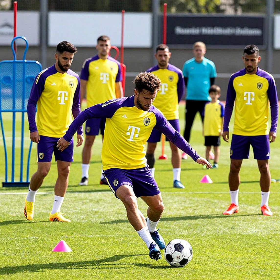 Mật độ thi đấu V.League: Hóa đơn chấn thương và bài toán nhân sự