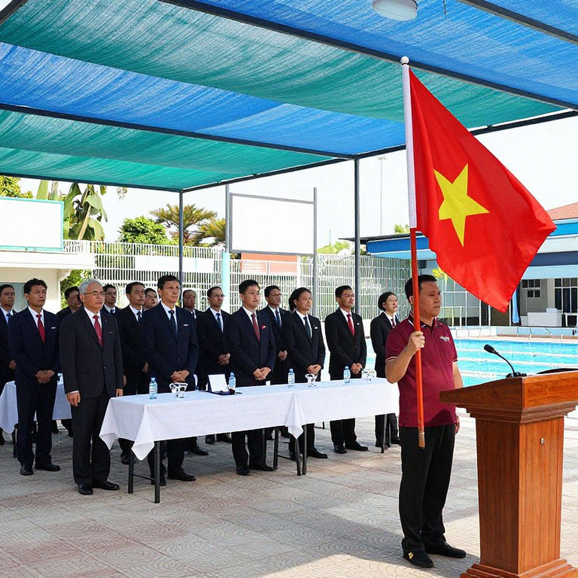 Bơi lội và chín chiều phân tích: bài học từ một bảng dữ liệu trống