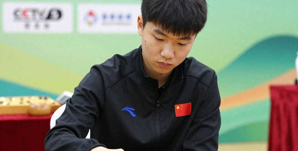 Nepomniachtchi bóp nghẹt Carlsen nhưng không thắng nổi: Khi dữ liệu áp đảo không đổi được kết quả