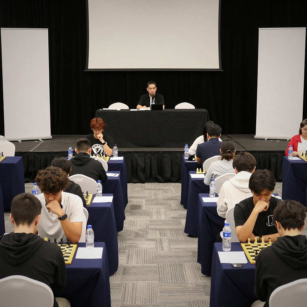 Giải Cờ Toàn Cầu 2026: Nepomniachtchi gây áp lực lên Carlsen, vượt qua Sindarov trên giây Giải Cờ Toàn Cầu 2026: Nepomniachtchi gây áp lực lên Carlsen, vượt qua Sindarov trên giây